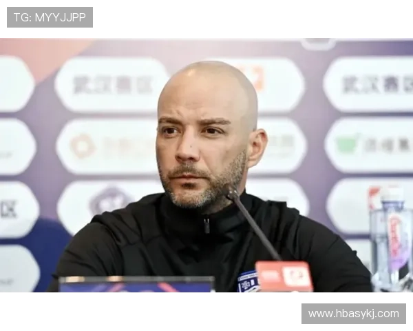 武汉羽毛球队在邀请赛中以61分稳居积分榜首位展现强劲实力