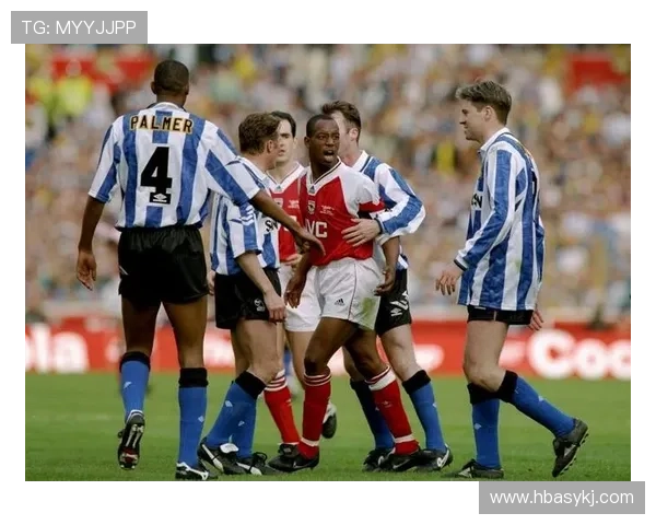 足球明星的梦想与奋斗记录在这本特别的笔记本中 足球明星的梦想与奋斗记录在这本特别的笔记本中